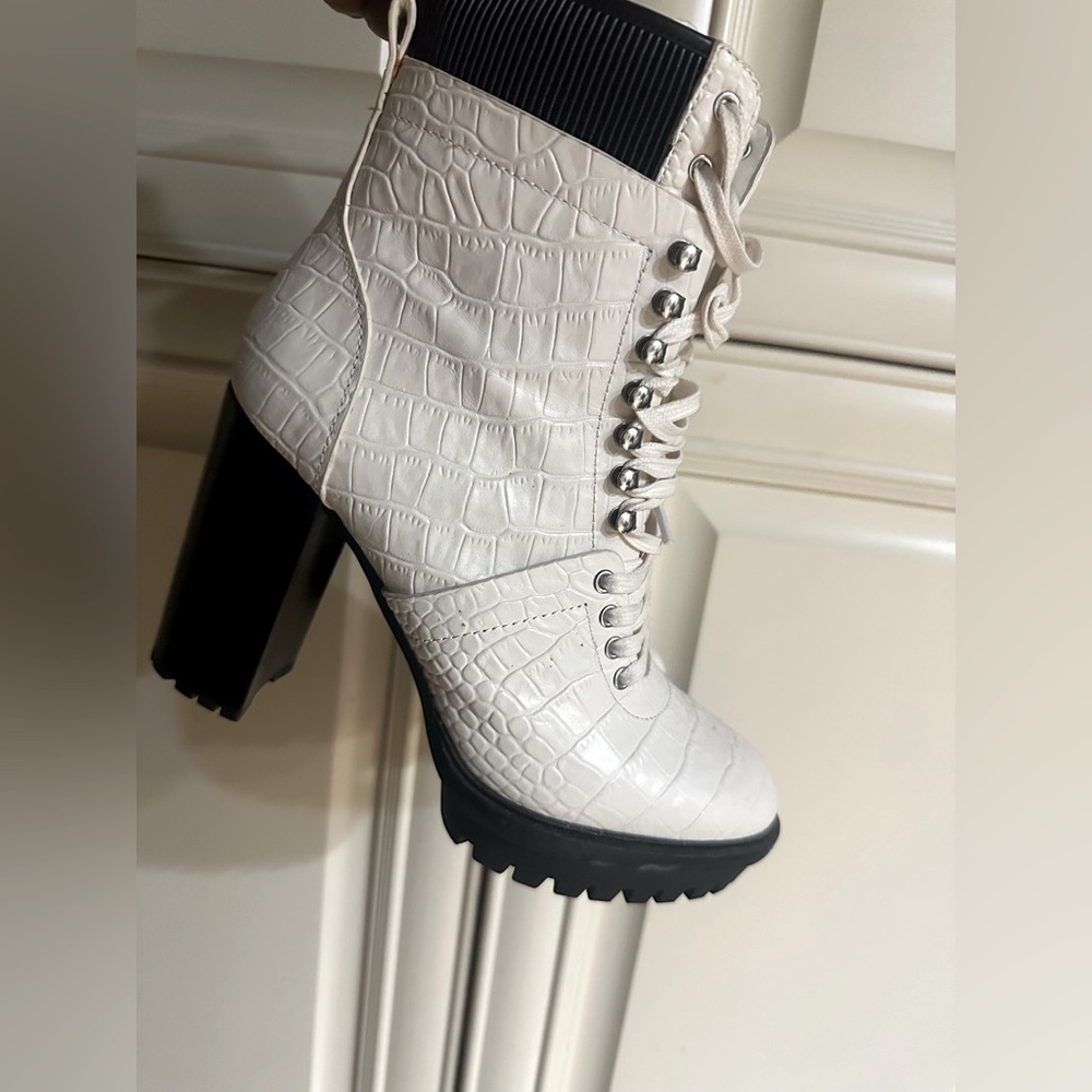 Vince camuto combat boot white leather 8.5